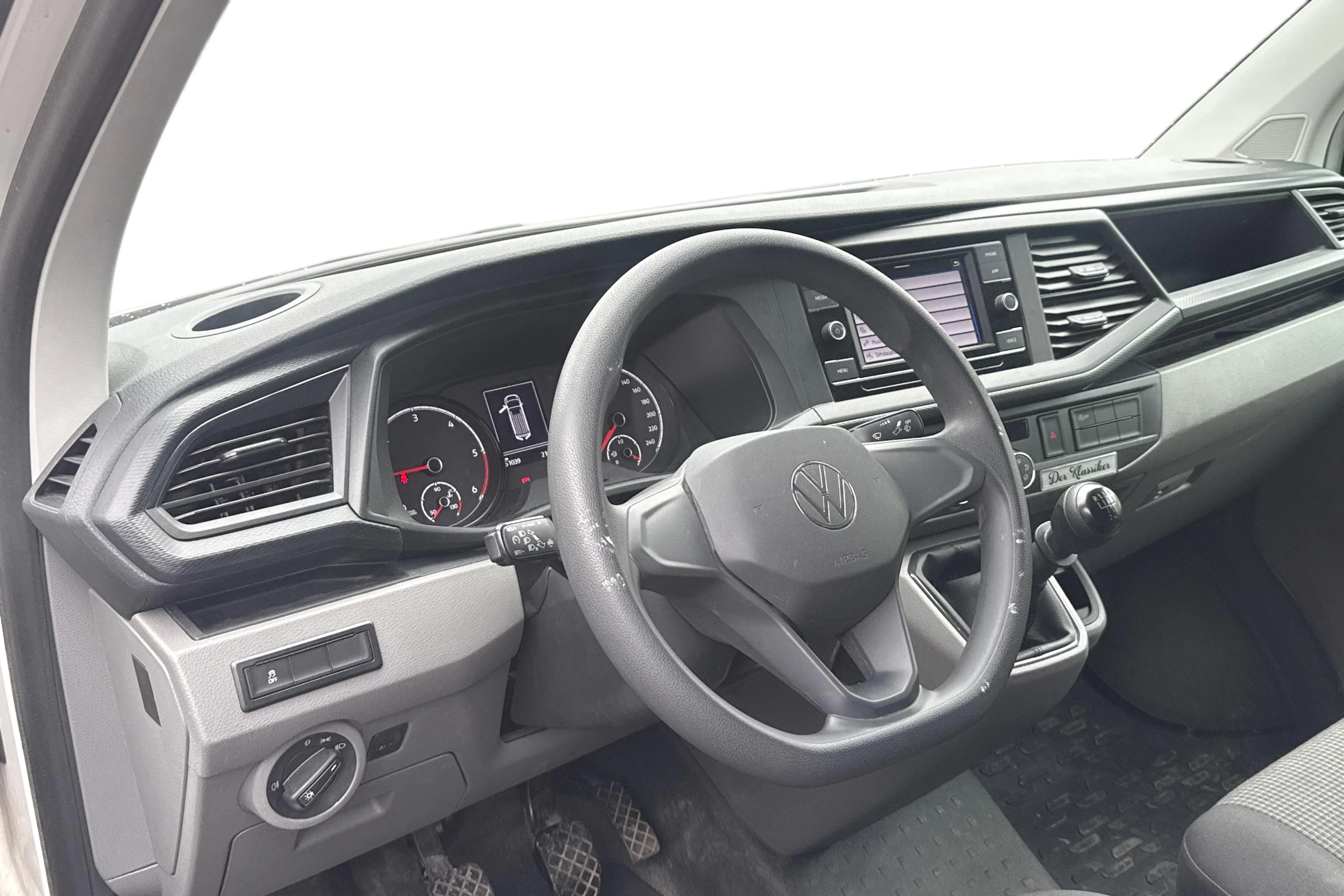 valkoinen Volkswagen Transporter 2024 kuva 3.