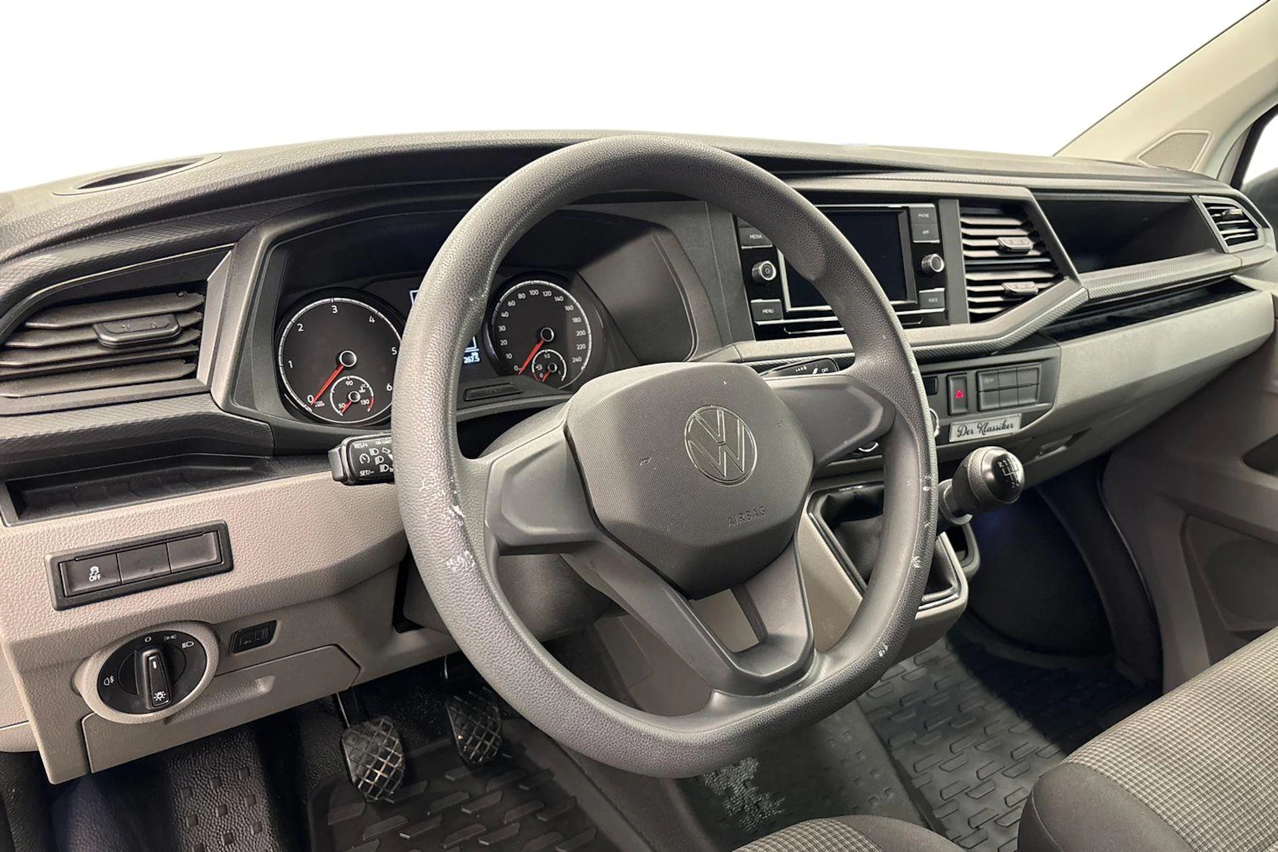 valkoinen Volkswagen Transporter 2024 kuva 9.