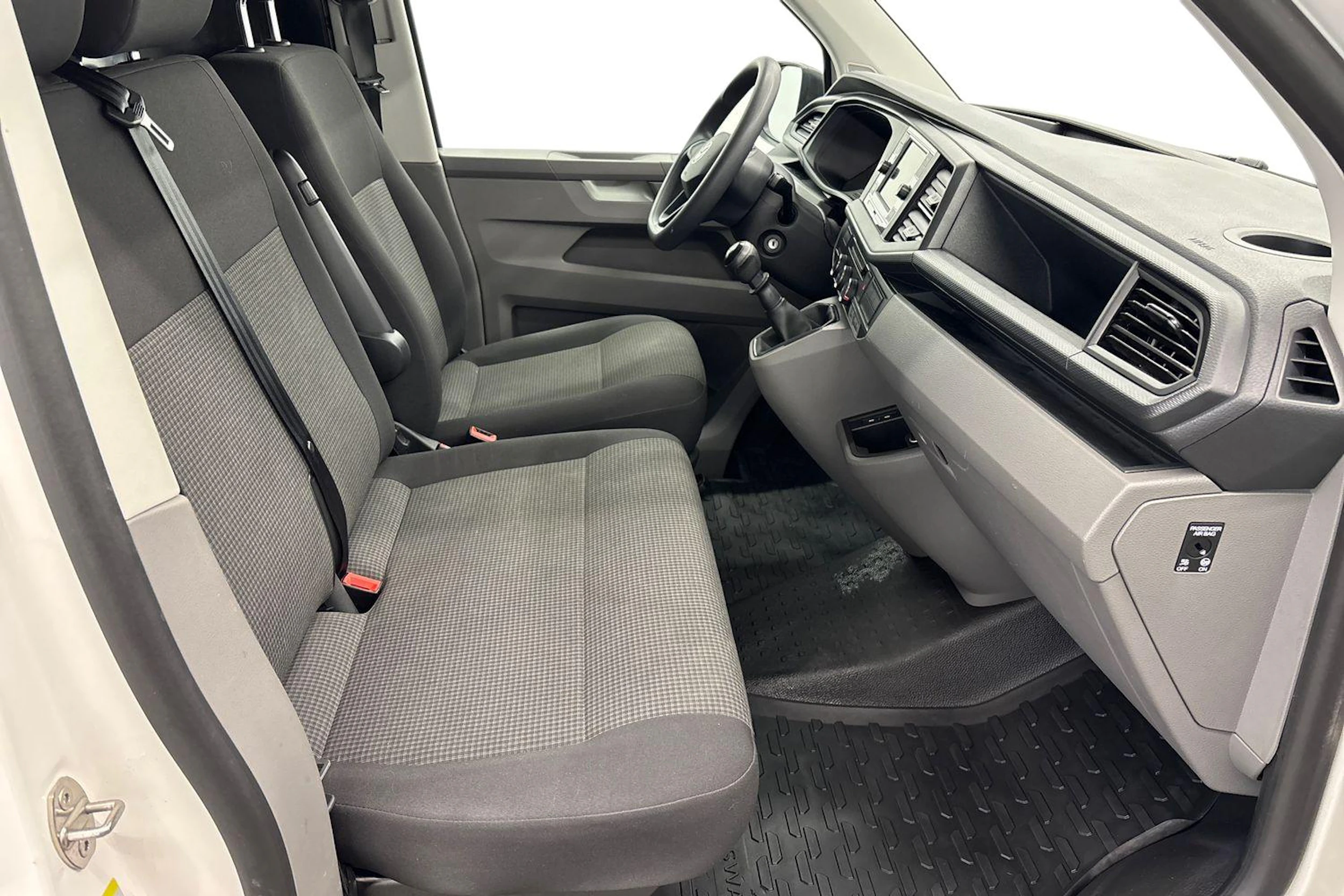 valkoinen Volkswagen Transporter 2024 kuva 11.