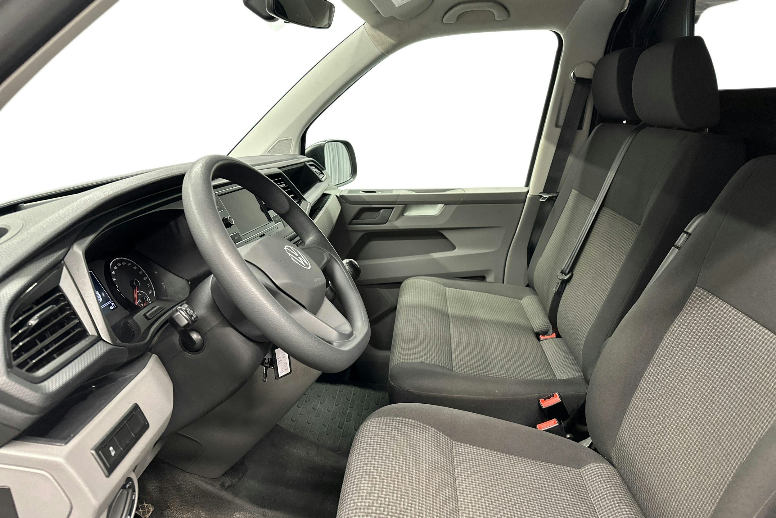 valkoinen Volkswagen Transporter 2024 kuva 9.