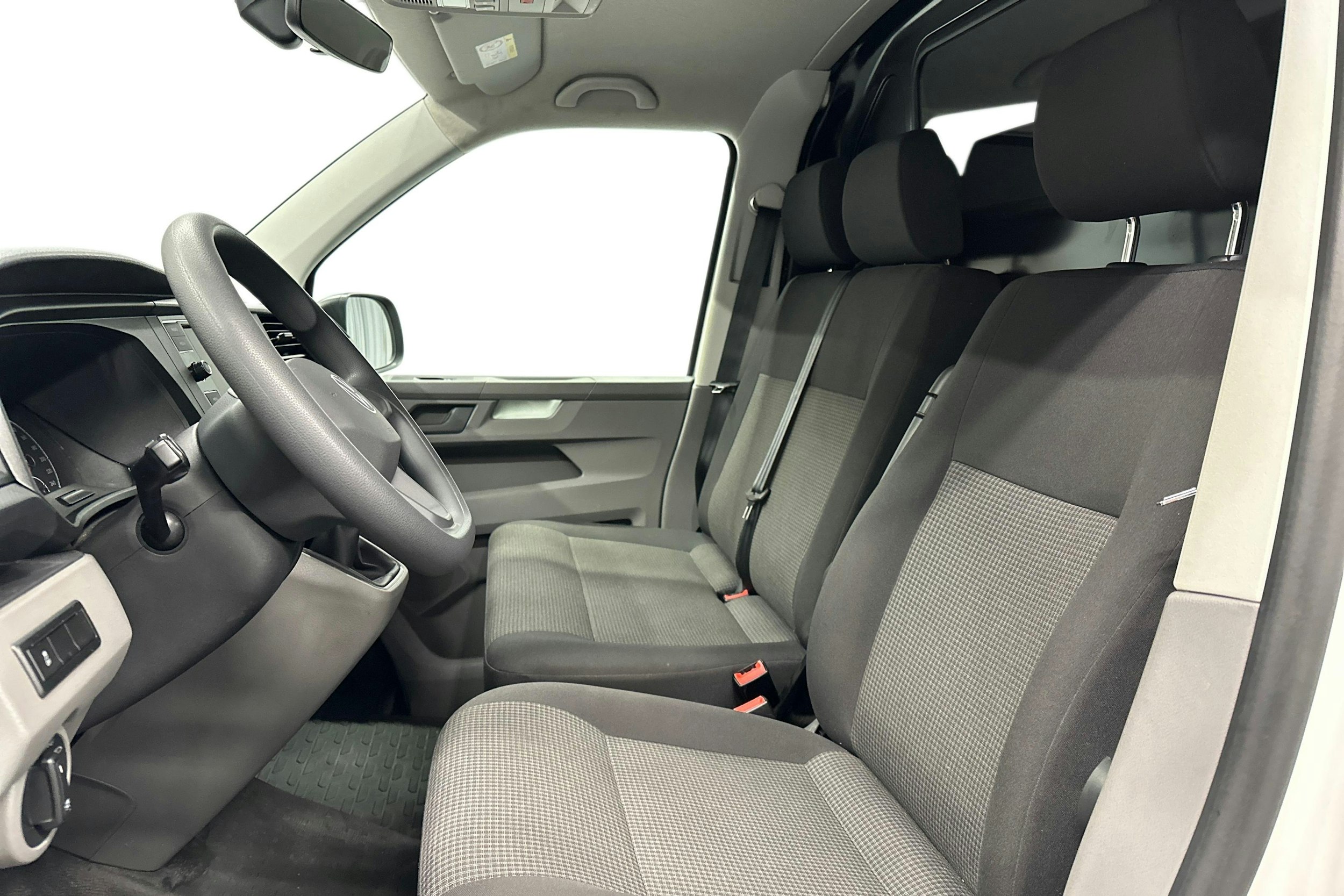 valkoinen Volkswagen Transporter 2024 kuva 11.