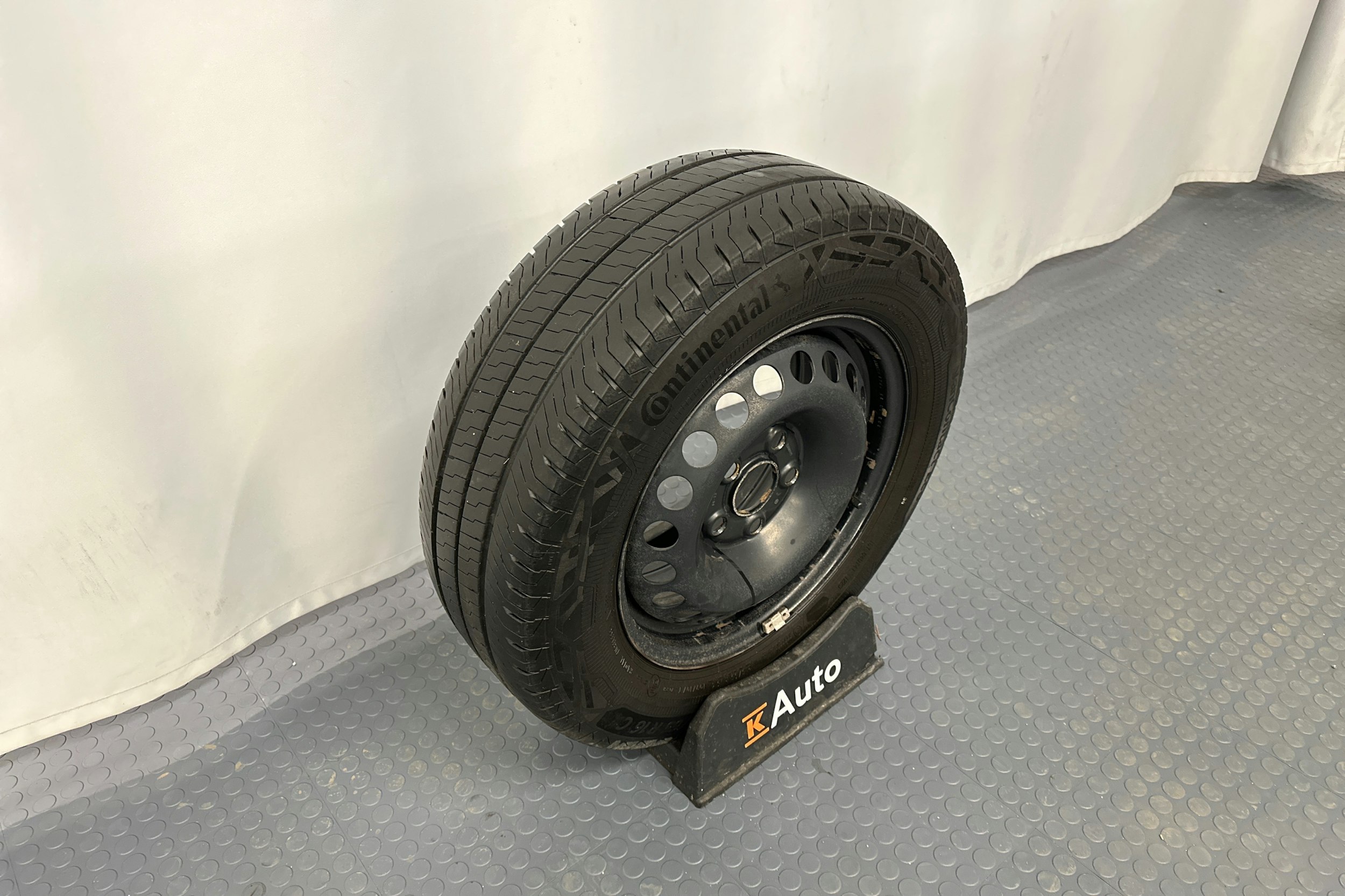 valkoinen Volkswagen Transporter 2024 kuva 13.