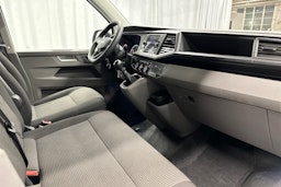valkoinen Volkswagen Transporter 2024 kuva 15.
