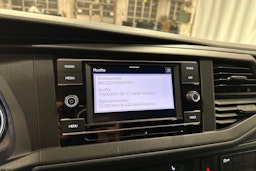 valkoinen Volkswagen Transporter 2024 kuva 19.