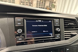 valkoinen Volkswagen Transporter 2024 kuva 21.