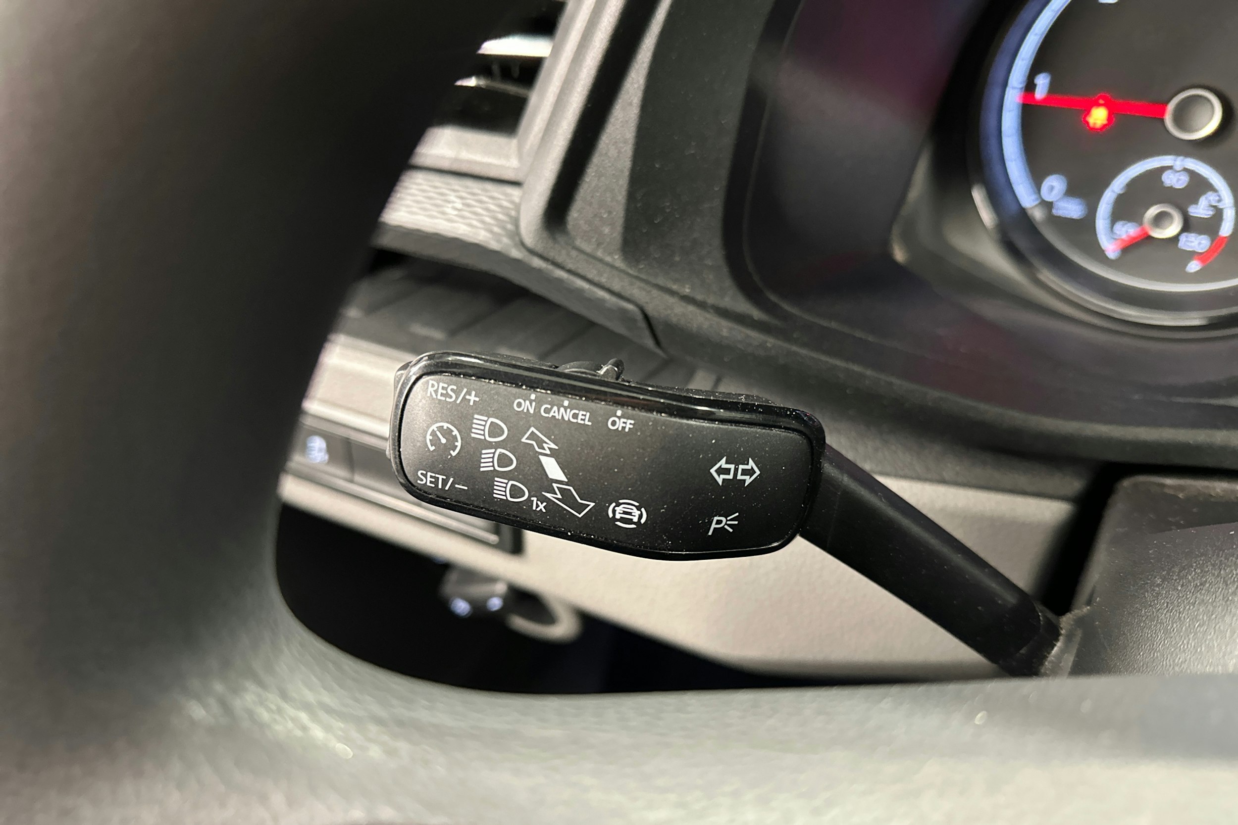 valkoinen Volkswagen Transporter 2024 kuva 22.