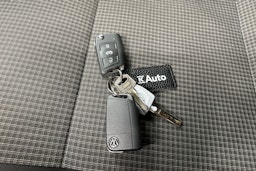 valkoinen Volkswagen Transporter 2024 kuva 30.