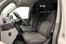 valkoinen Volkswagen Transporter 2024 kuva 11.