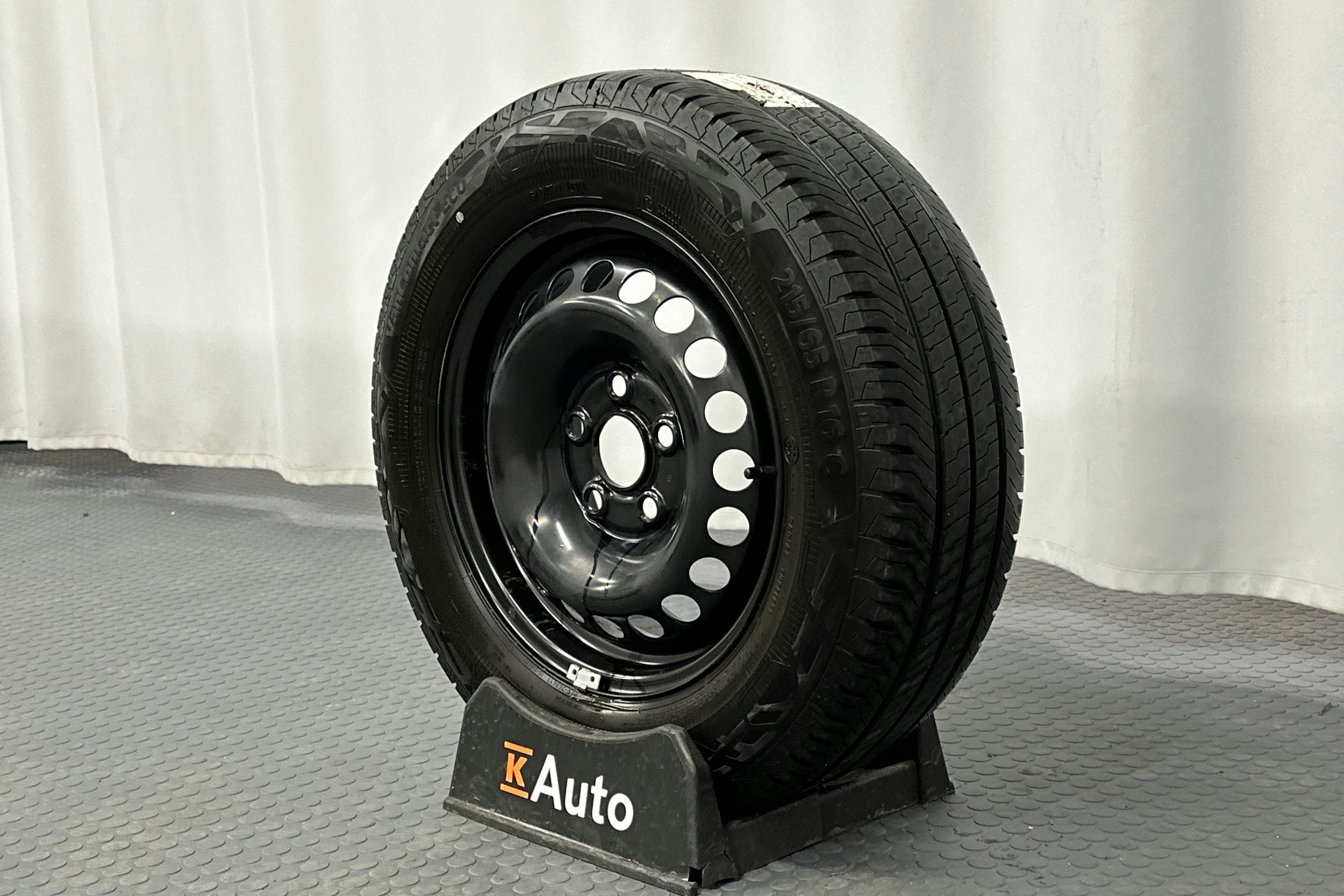 valkoinen Volkswagen Transporter 2024 kuva 13.