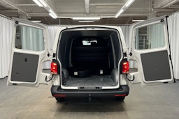 valkoinen Volkswagen Transporter 2024 kuva 15.