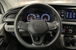 valkoinen Volkswagen Transporter 2024 kuva 17.