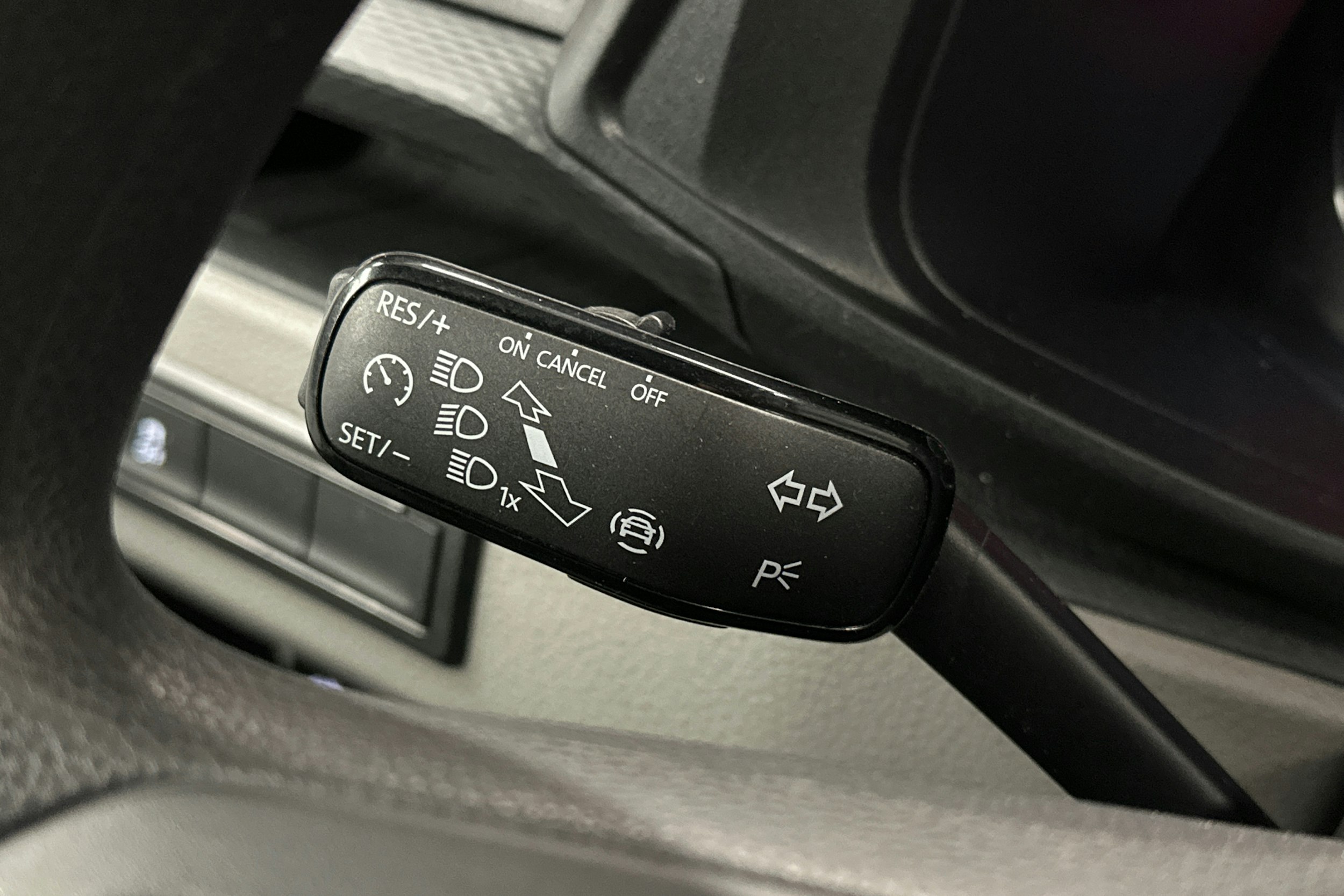 valkoinen Volkswagen Transporter 2024 kuva 18.