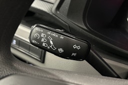 valkoinen Volkswagen Transporter 2024 kuva 18.