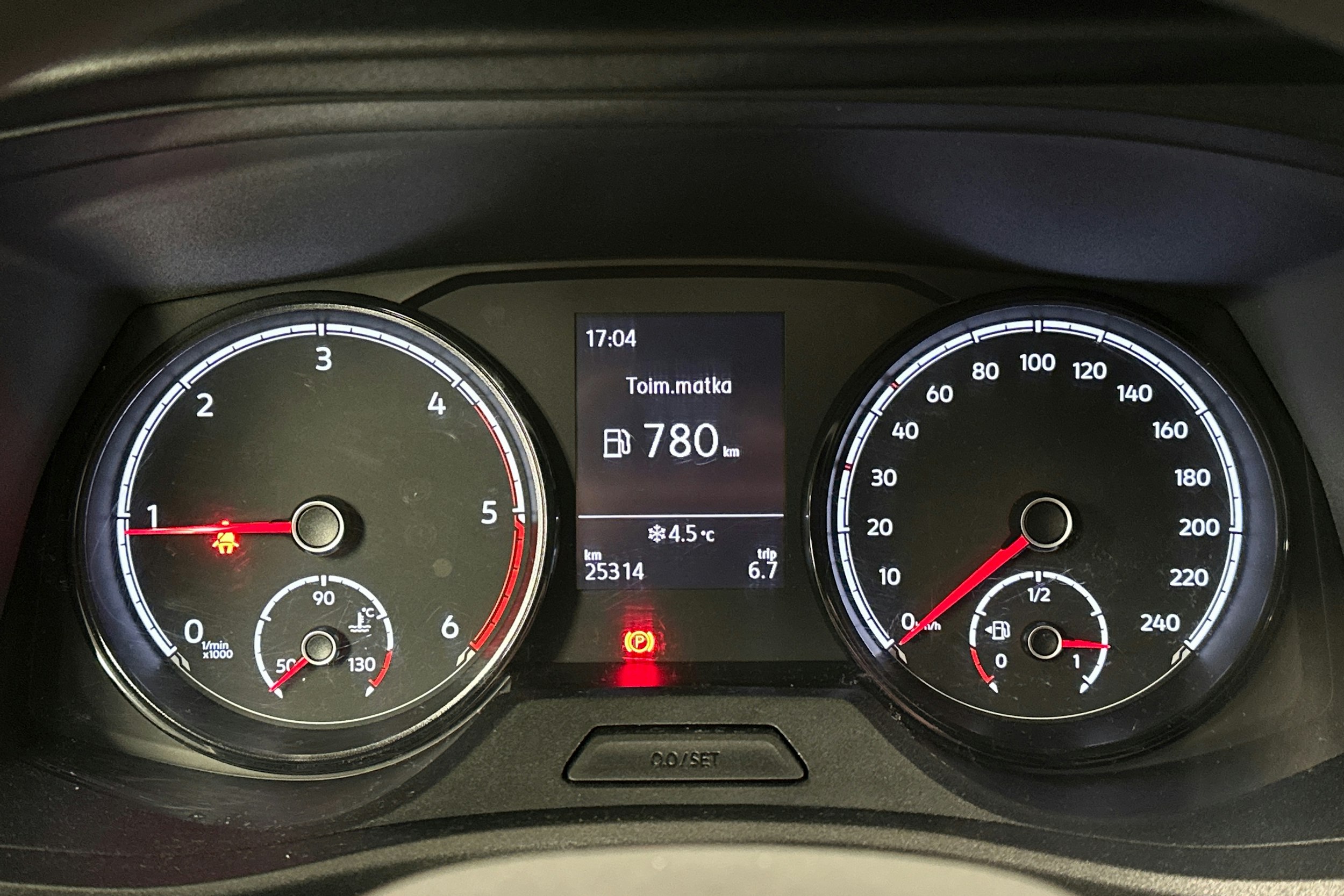 valkoinen Volkswagen Transporter 2024 kuva 19.