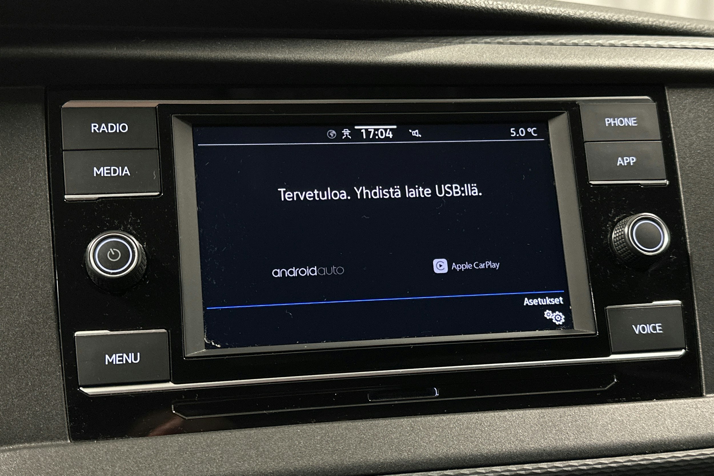 valkoinen Volkswagen Transporter 2024 kuva 20.