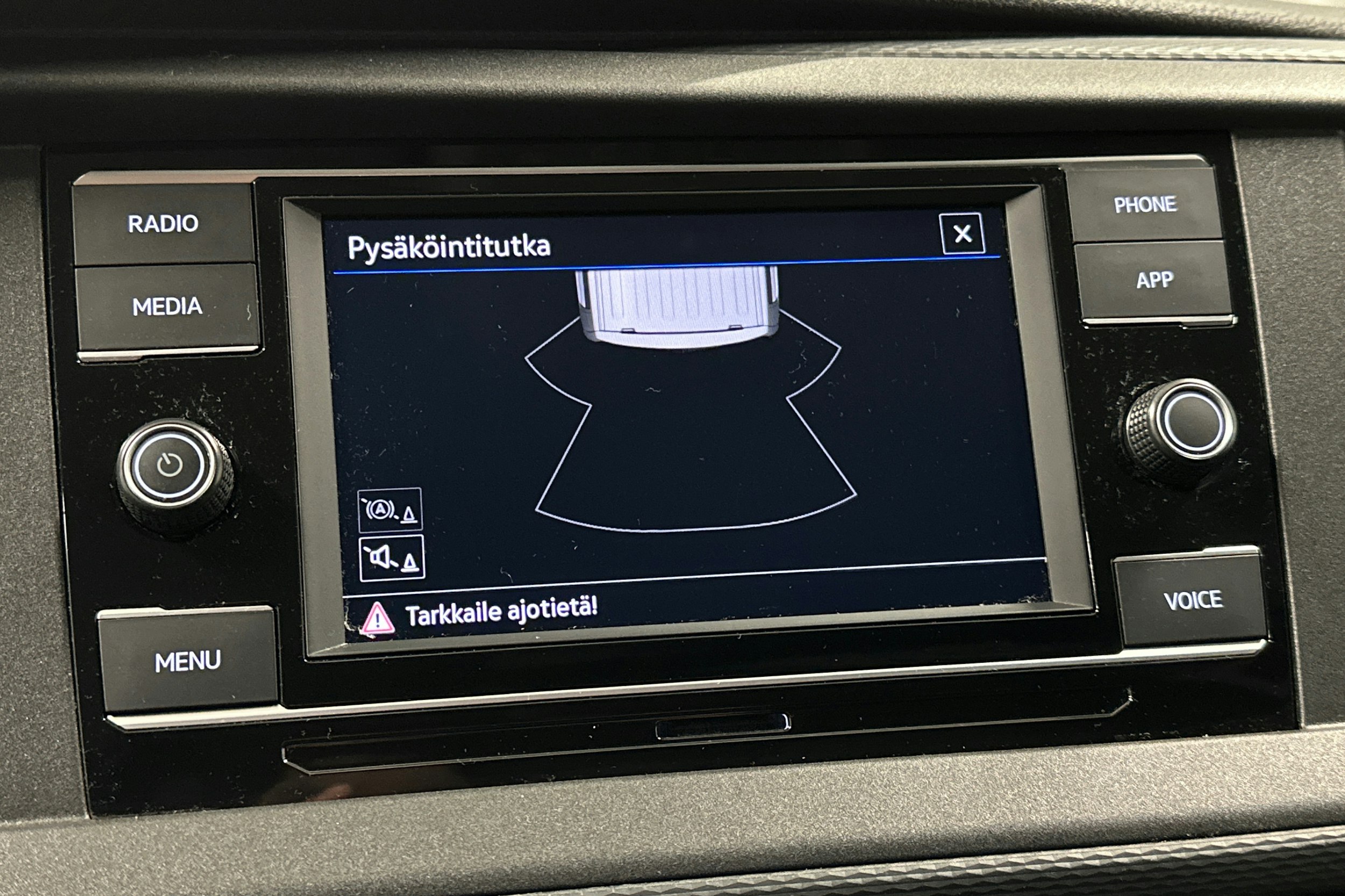 valkoinen Volkswagen Transporter 2024 kuva 21.