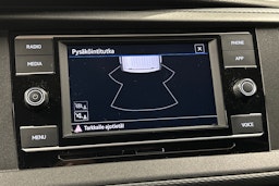 valkoinen Volkswagen Transporter 2024 kuva 21.