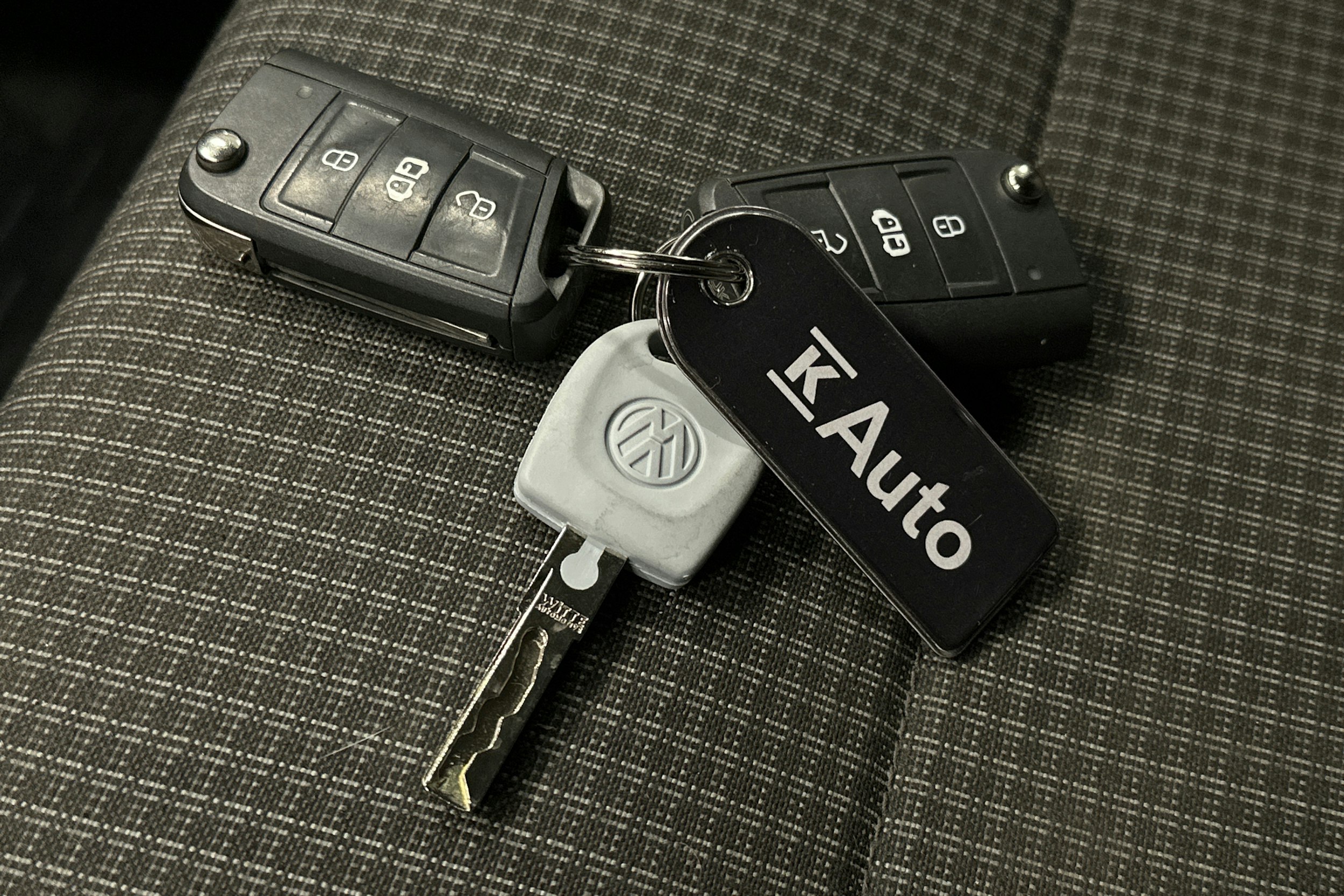 valkoinen Volkswagen Transporter 2024 kuva 25.