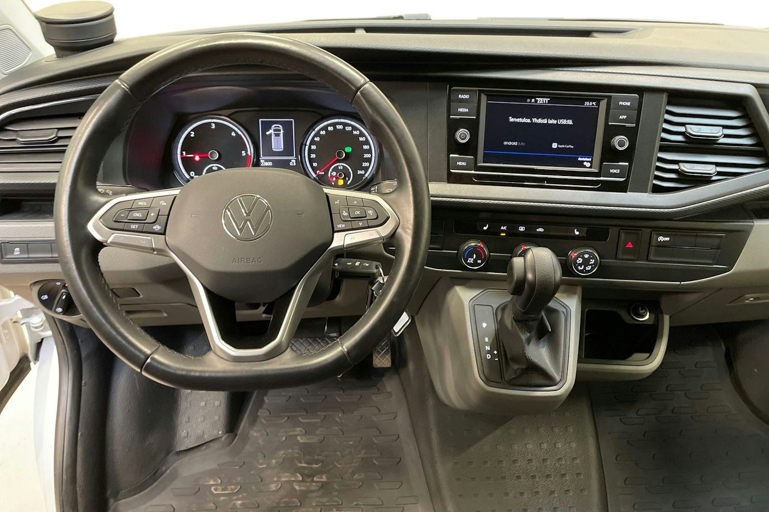 valkoinen Volkswagen Transporter 2024 kuva 7.