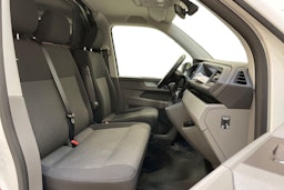 valkoinen Volkswagen Transporter 2024 kuva 8.