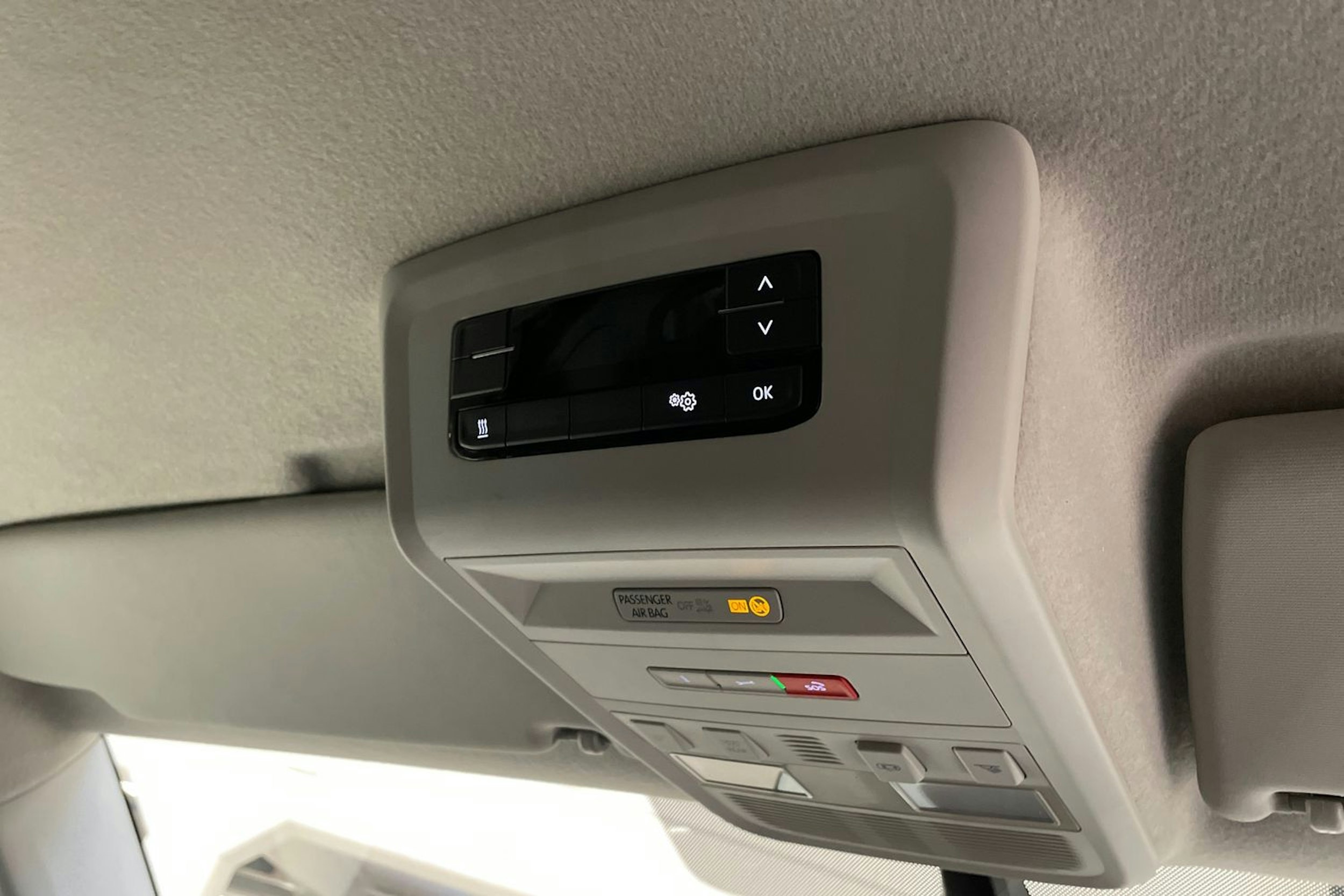 valkoinen Volkswagen Transporter 2024 kuva 11.