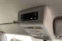 valkoinen Volkswagen Transporter 2024 kuva 11.