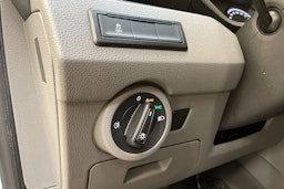 valkoinen Volkswagen Transporter 2024 kuva 19.