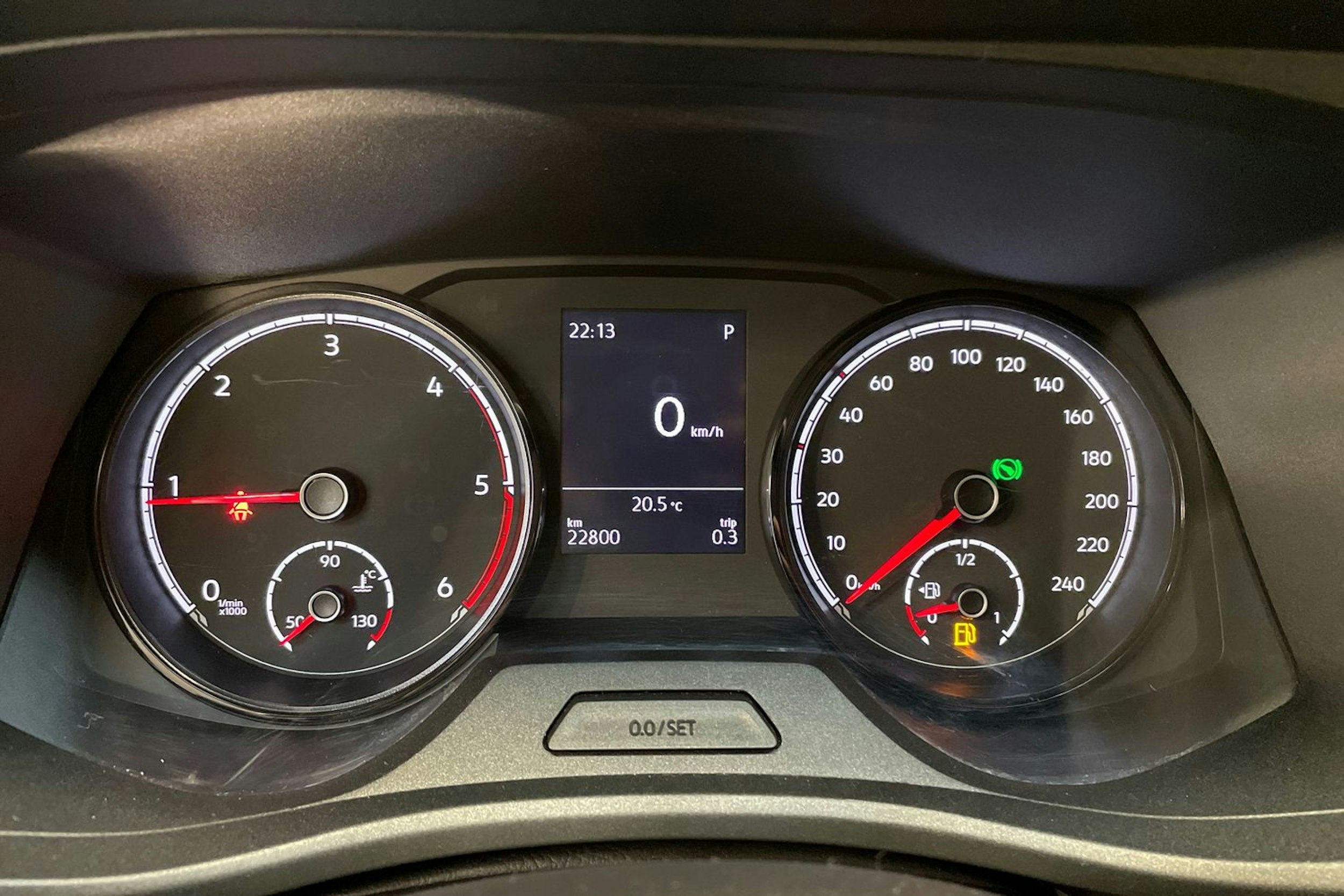 valkoinen Volkswagen Transporter 2024 kuva 20.