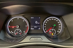 valkoinen Volkswagen Transporter 2024 kuva 20.