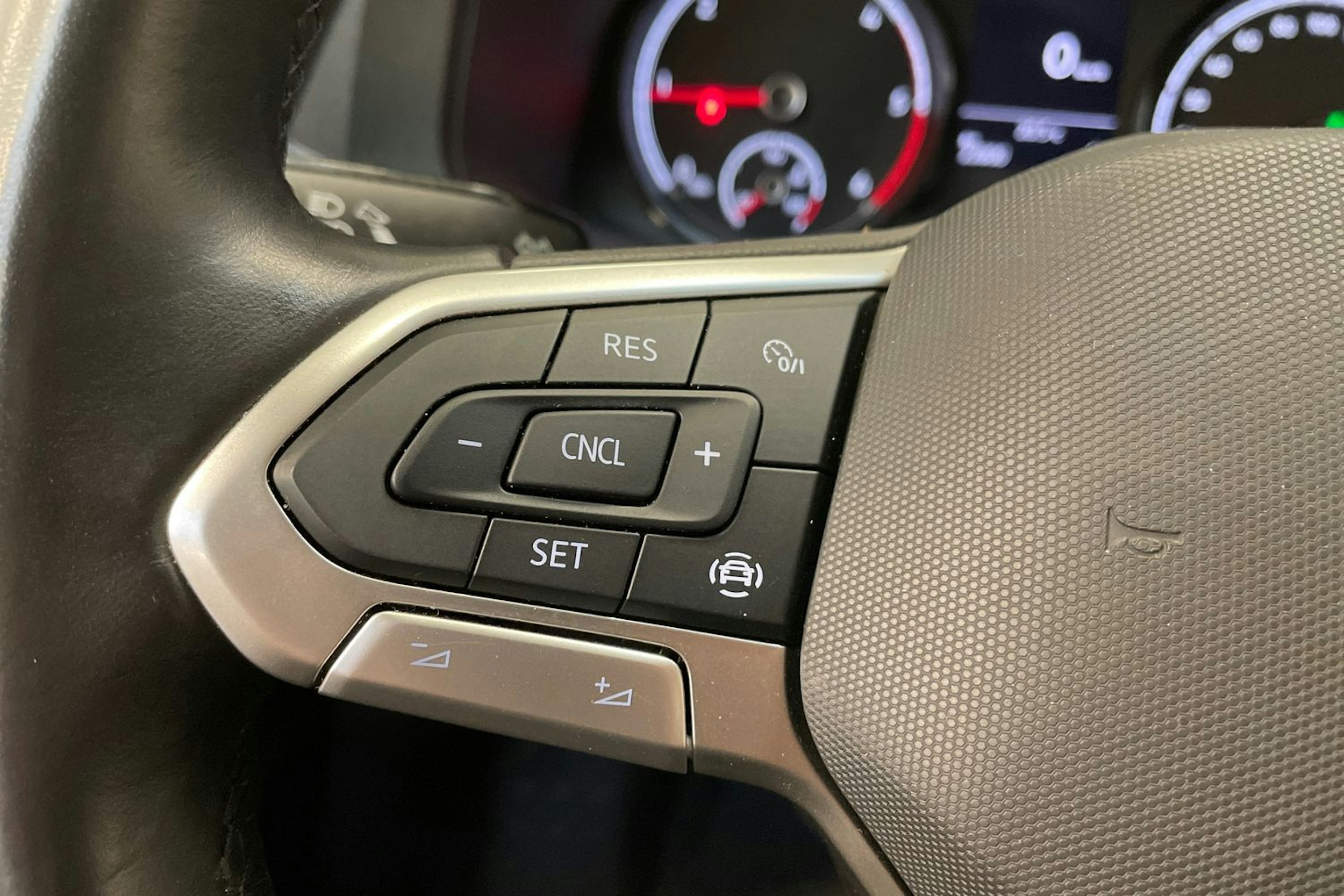 valkoinen Volkswagen Transporter 2024 kuva 21.