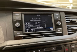 valkoinen Volkswagen Transporter 2024 kuva 26.