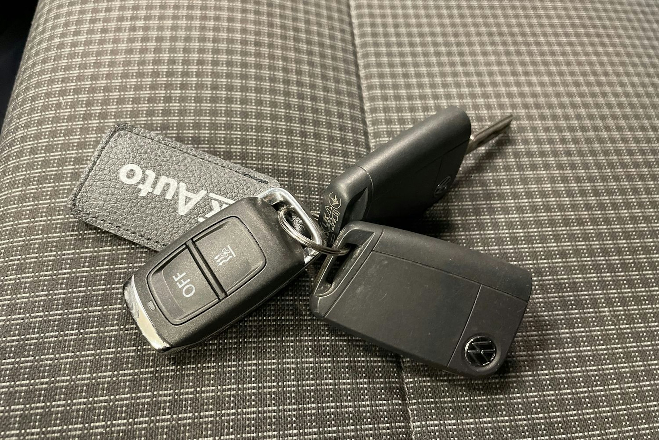 valkoinen Volkswagen Transporter 2024 kuva 28.