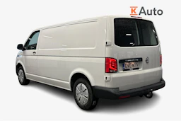 valkoinen Volkswagen Transporter 2024 kuva 2.