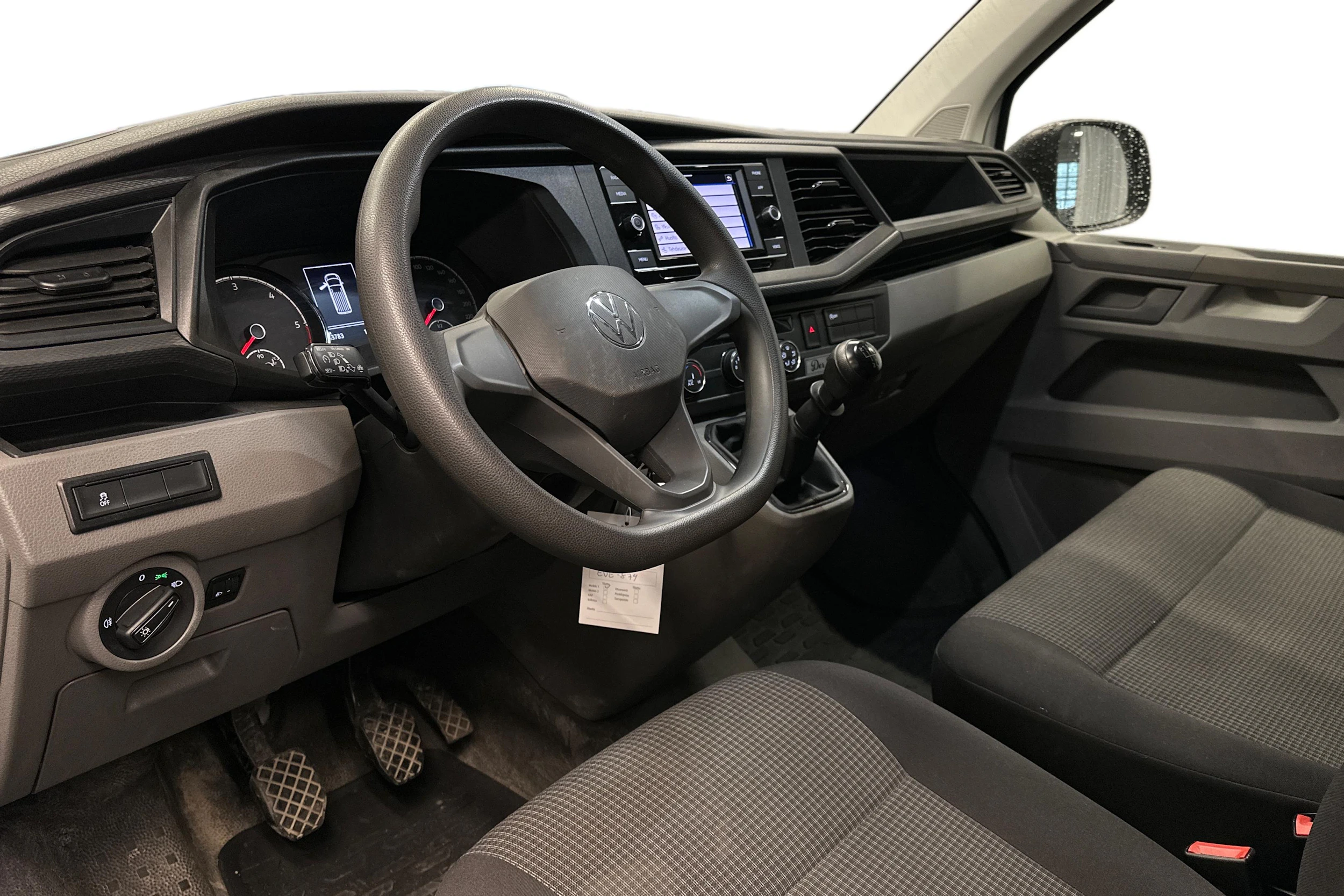 valkoinen Volkswagen Transporter 2024 kuva 3.