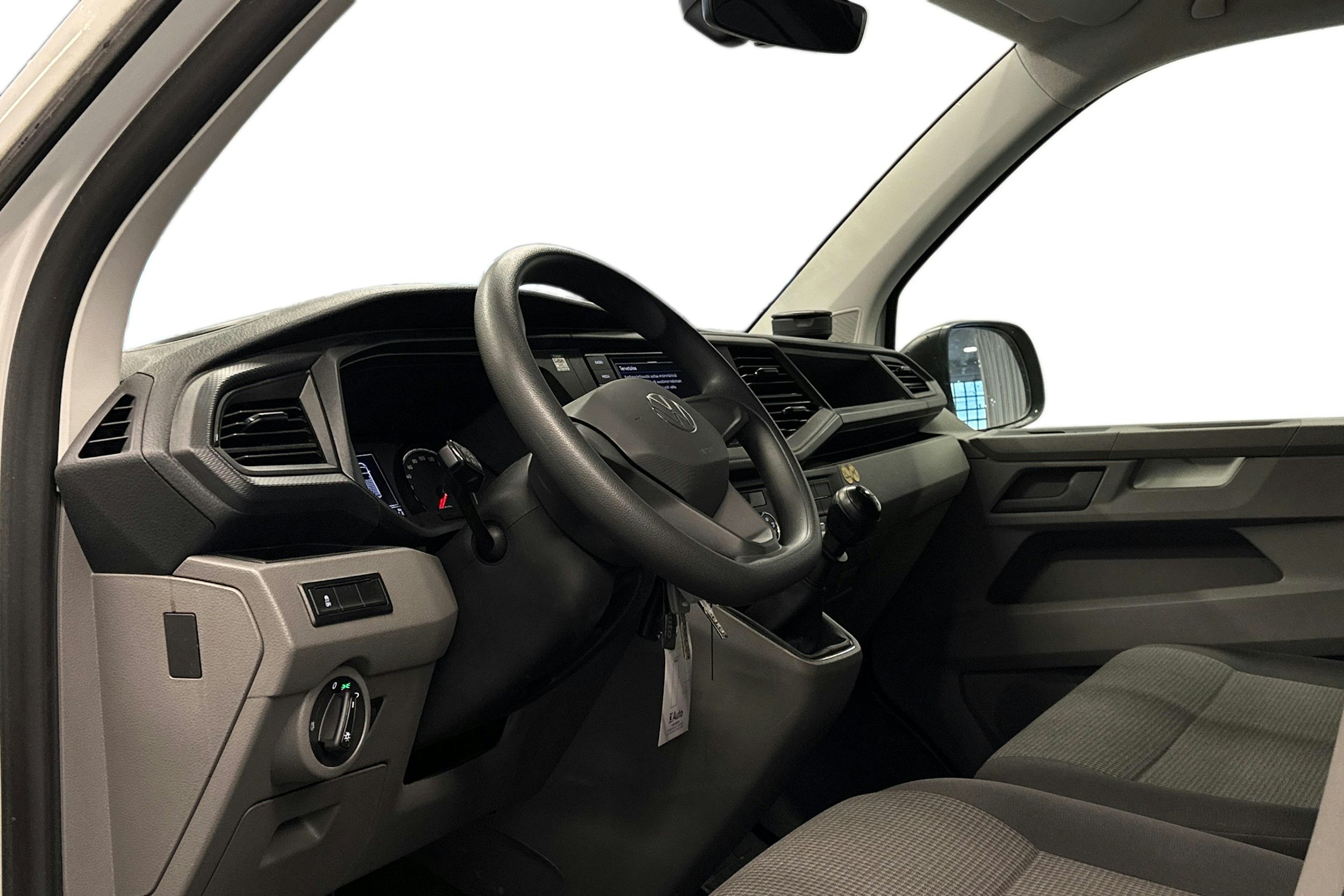 valkoinen Volkswagen Transporter 2024 kuva 3.