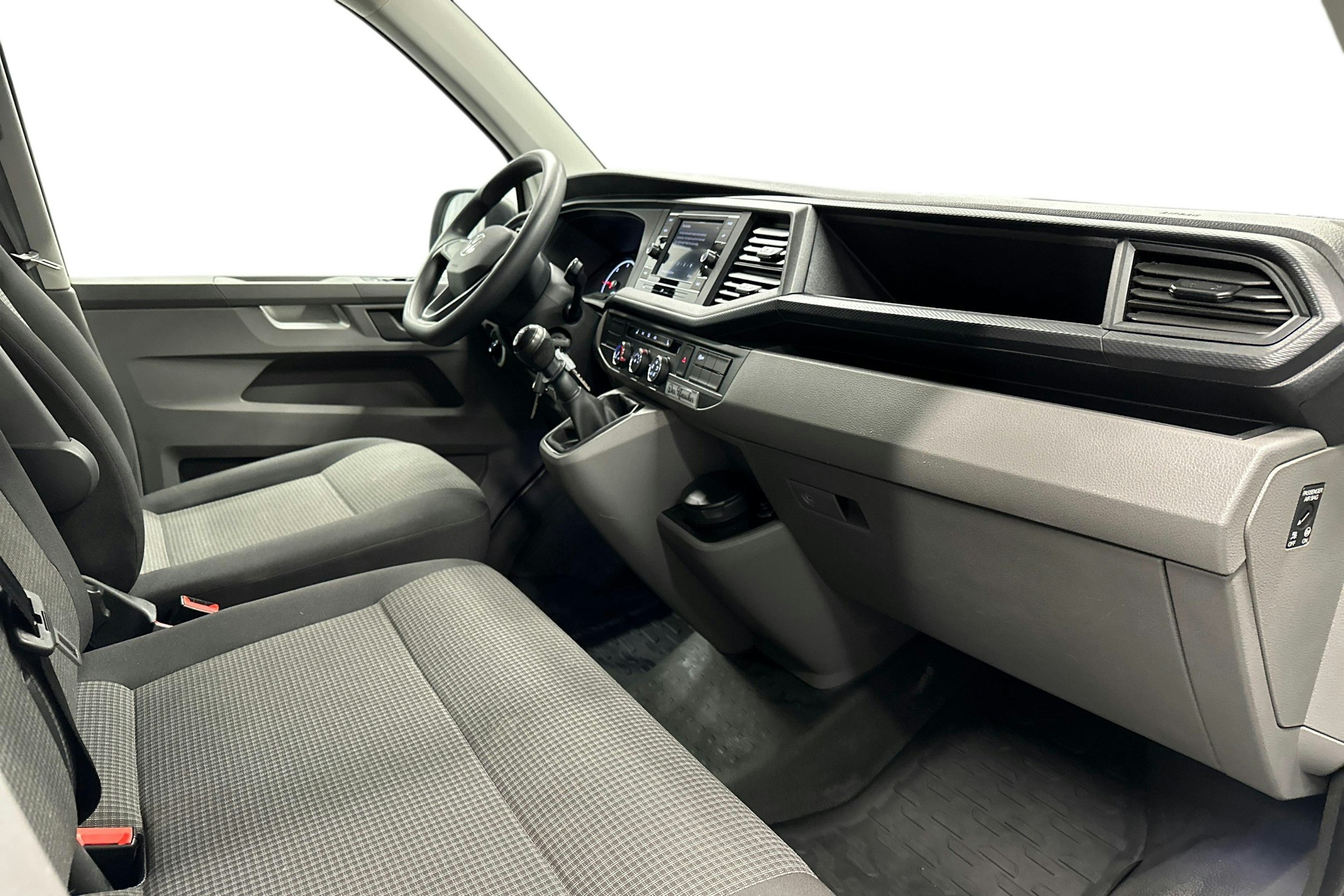 valkoinen Volkswagen Transporter 2024 kuva 9.