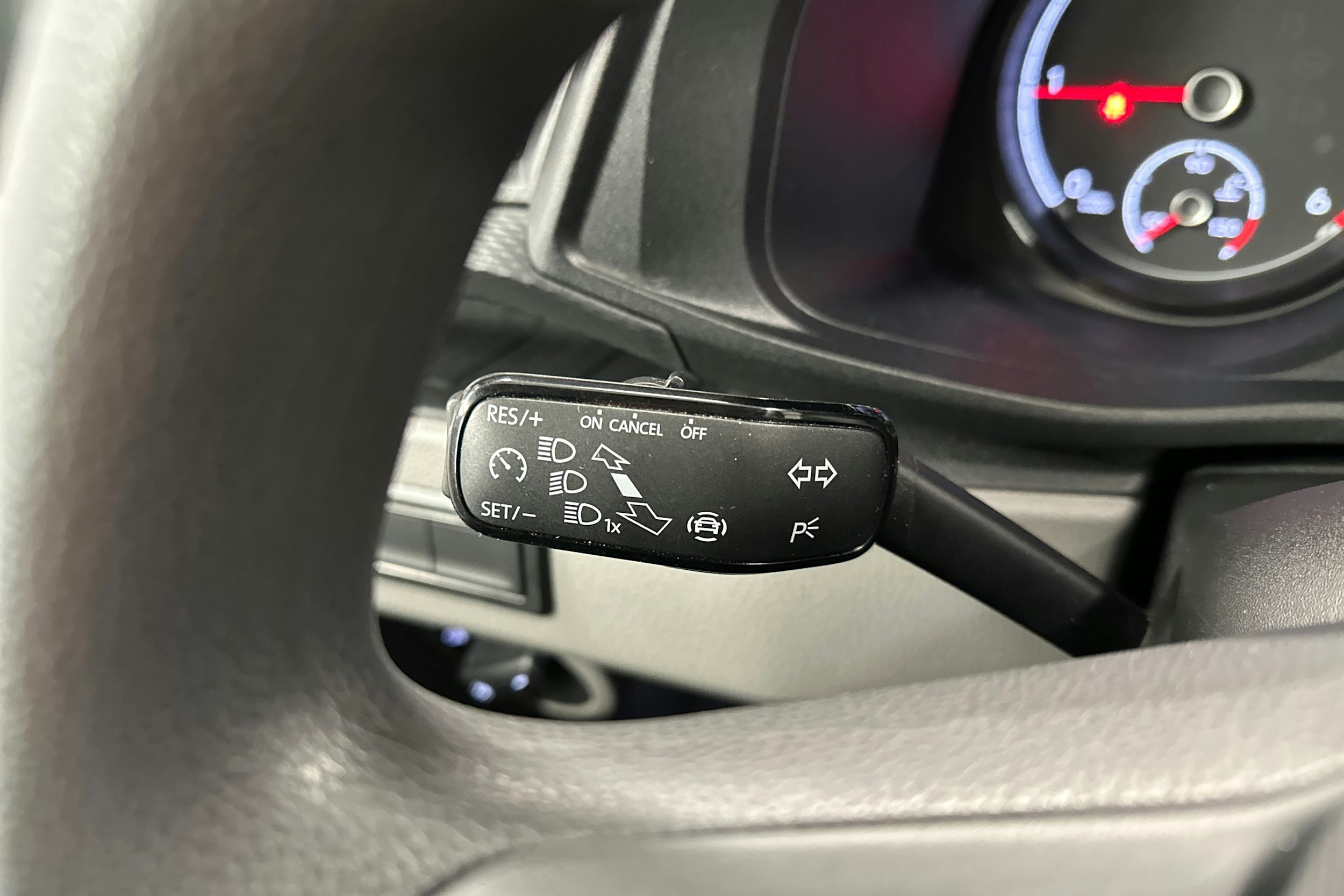 valkoinen Volkswagen Transporter 2024 kuva 16.