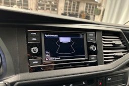 valkoinen Volkswagen Transporter 2024 kuva 18.