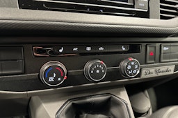 valkoinen Volkswagen Transporter 2024 kuva 21.