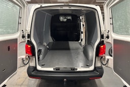 valkoinen Volkswagen Transporter 2024 kuva 23.