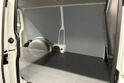 valkoinen Volkswagen Transporter 2024 kuva 25.