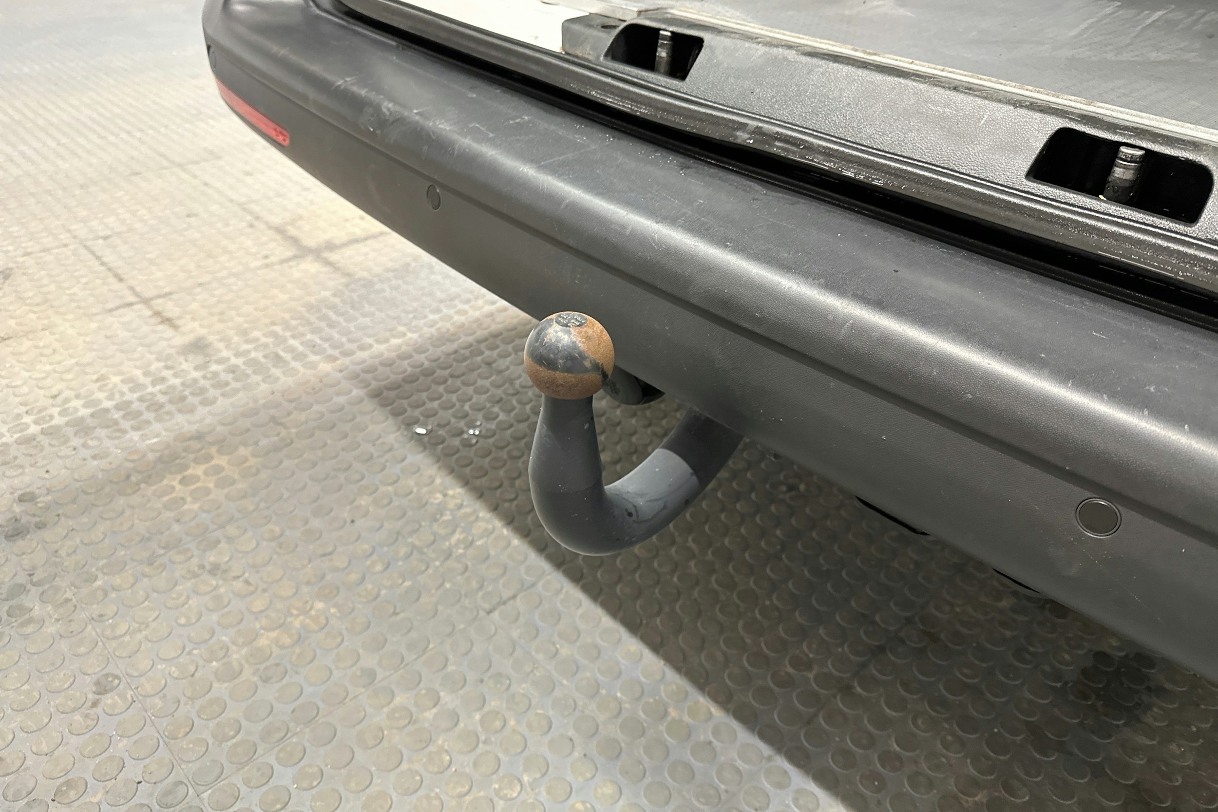 valkoinen Volkswagen Transporter 2024 kuva 26.