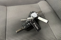 valkoinen Volkswagen Transporter 2024 kuva 27.