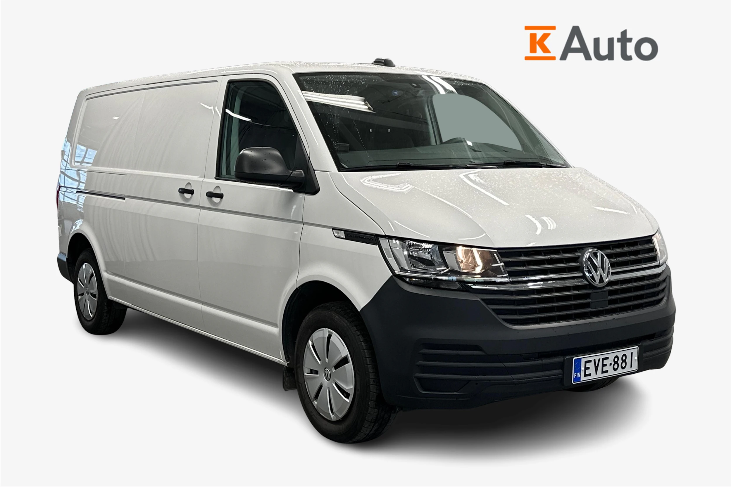 valkoinen Volkswagen Transporter 2024 kuva 1.