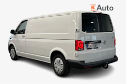 valkoinen Volkswagen Transporter 2024 kuva 2.