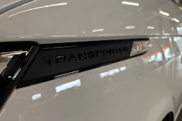 valkoinen Volkswagen Transporter 2024 kuva 23.