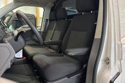 valkoinen Volkswagen Transporter 2024 kuva 25.
