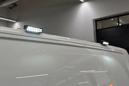 valkoinen Volkswagen Transporter 2024 kuva 27.