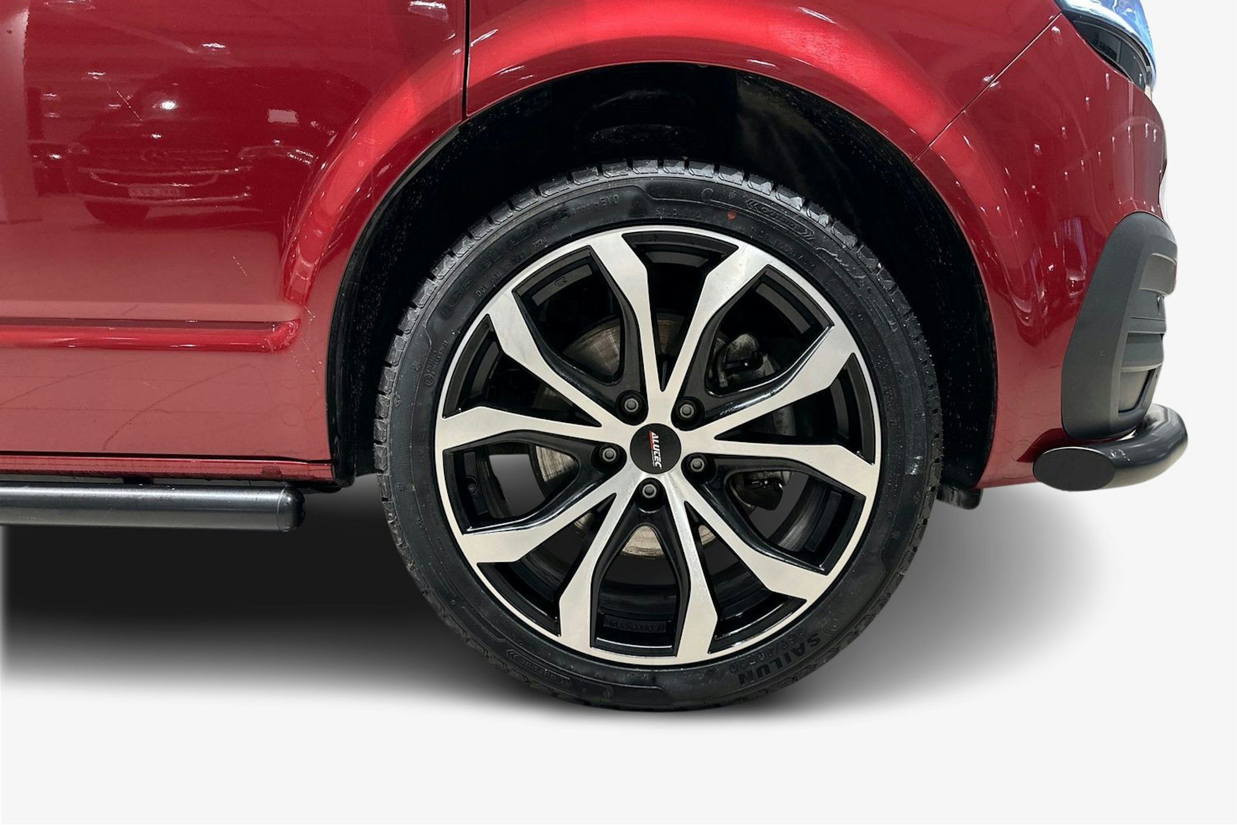 Punainen Volkswagen TRANSPORTER 2024 kuva 9.