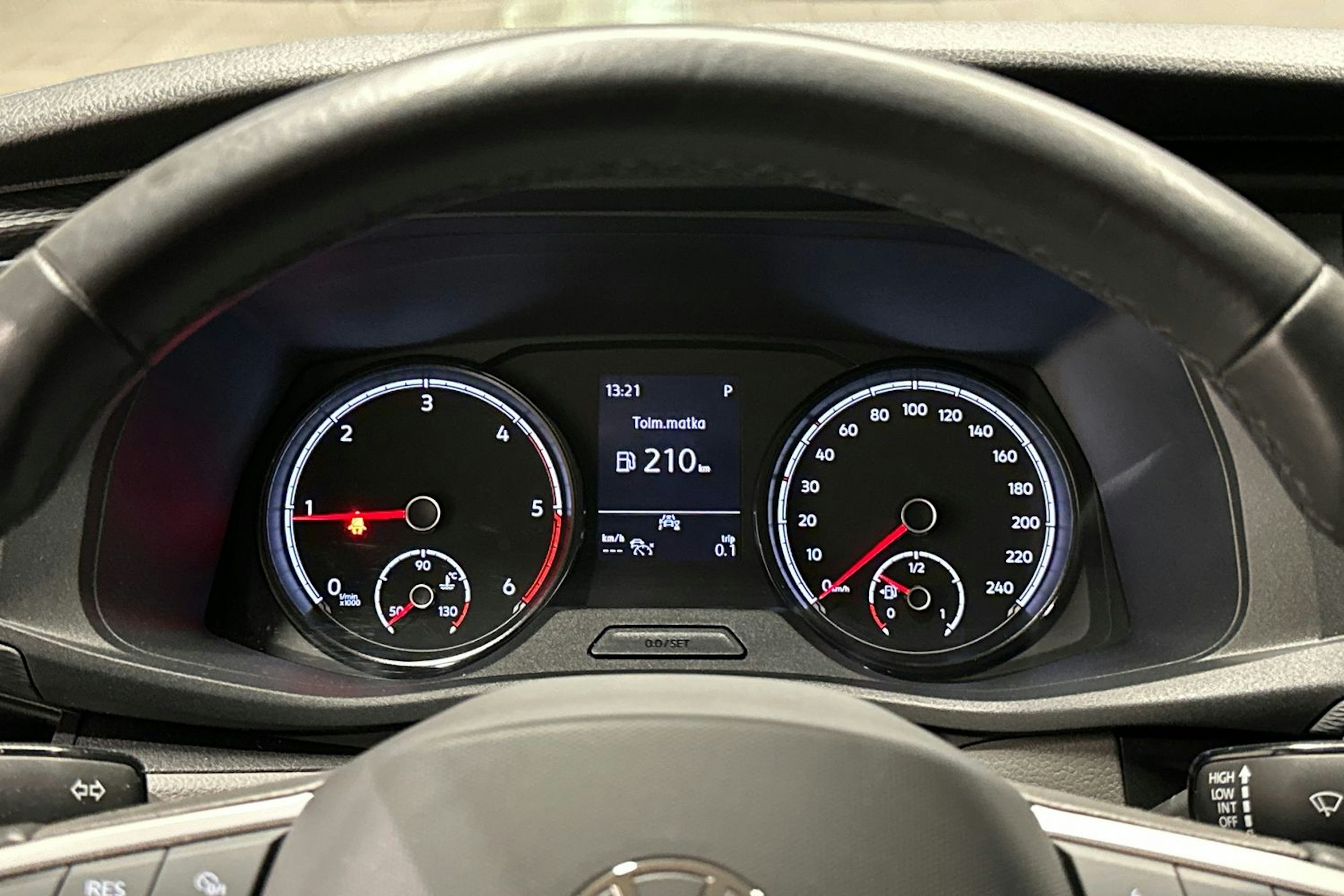 Punainen Volkswagen TRANSPORTER 2024 kuva 14.